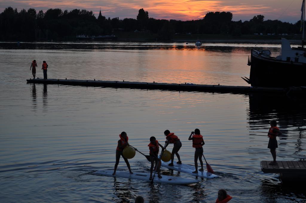 Sailcenter Limburg Hostel Kinrooi Екстериор снимка