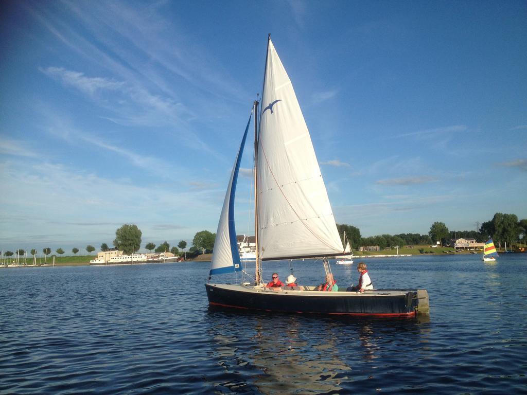 Sailcenter Limburg Hostel Kinrooi Екстериор снимка